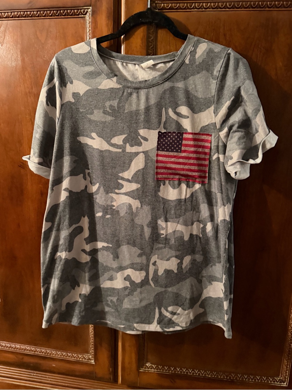 Womens Camo Short Sleeve Tee with Flag Pocket - Gray